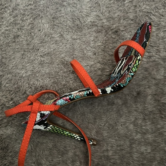 Anne Michelle Multi Color snake Print like orange strappy heel Size 8 - Picture 5 of 6